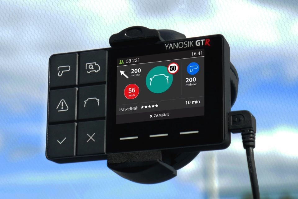 Yanosik GTR na szybie