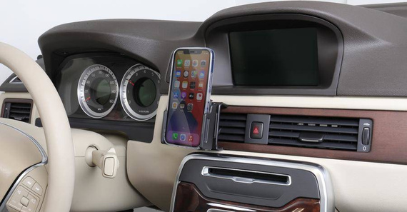 Uchwyt uniwersalny regulowany do Apple iPhone 12 bez futerału oraz w futerale lub etui o wymiarach: 70-83 mm (szer.), 6-10 mm (grubość).