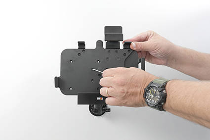 Uchwyt pasywny o wzmocnionej konstrukcji do Zebra ET40 8.0 z blokadą sprężynową.