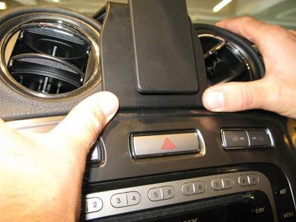 Bardzo mocny, bezinwazyjny wspornik montażowy do Ford Mondeo 08-14