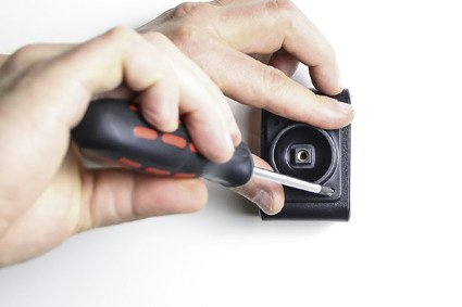 Uchwyt do Sony Xperia XZ1 z wbudowaną ładowarką samochodową do profesjonalnego montażu