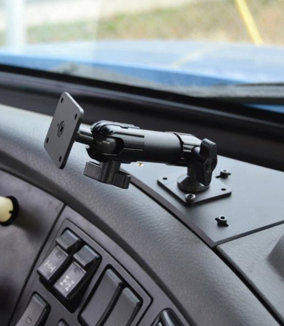 System montażowy BRODIT rozmiar „medium” z kwadratowymi podstawami (wytrzymuje ciężar urządzenia do 2 kg)