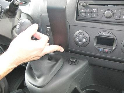 Bardzo mocny, bezinwazyjny wspornik montażowy do Opel Movano 11-17