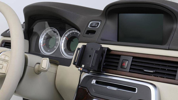 Uchwyt uniwersalny regulowany do Samsung Galaxy Note 20 bez futerału oraz w futerale lub etui o wymiarach: 75-89 mm (szer.), 2-10 mm (grubość) z wbudowanym kablem USB-C oraz ładowarką samochodową