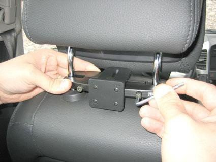 Uchwyt na zagłówek do samochodu | 811010 - Uniwersalna baza mocowania do zagłówka z rozstawem prętów 95 mm - 155 mm