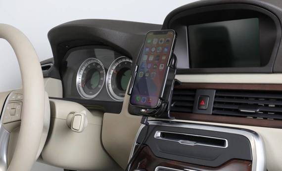 Uchwyt indukcyjny dedykowany do Apple iPhone 12 Pro z wbudowanym kablem USB oraz ładowarką samochodową